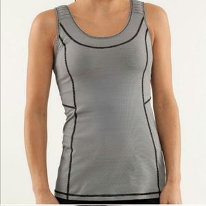 Luluemon Run stay on course tank